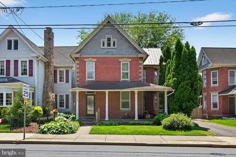 220 Front St, Lititz, PA 17543