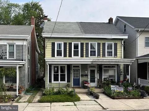 44 N Church St, Ephrata, PA 17522