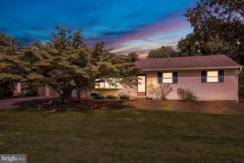 77 Garden City Dr, Lancaster, PA 17602