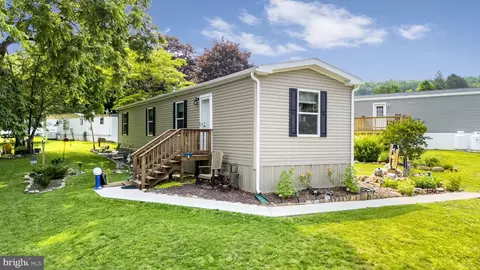 799 Willow Ln, Gap, PA 17527