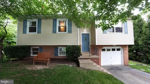 3824 Hillcrest Dr, Columbia, PA 17512