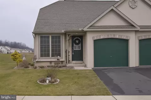 14 Eagle Dr, Ephrata, PA 17522