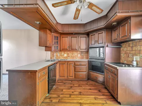 Kitchen - 307 E Main St, Lititz, PA 17543 photo 2 of 3