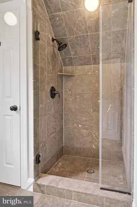 Bath - 54 Oakhill Dr, Lititz, PA 17543 photo 5 of 5