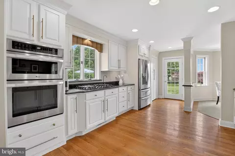 Kitchen - 54 Oakhill Dr, Lititz, PA 17543 photo 3 of 6