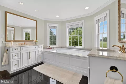 Bath - 54 Oakhill Dr, Lititz, PA 17543 photo 1 of 5
