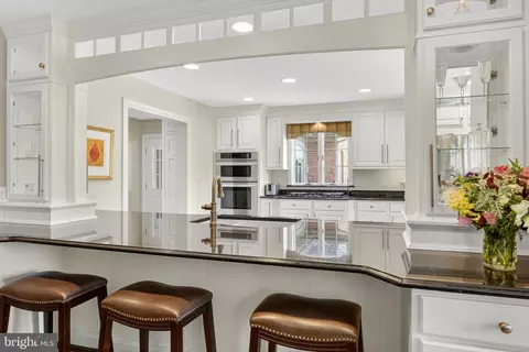 Kitchen - 54 Oakhill Dr, Lititz, PA 17543 photo 4 of 6