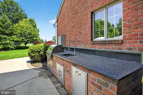 Kitchen - 54 Oakhill Dr, Lititz, PA 17543 photo 1 of 6