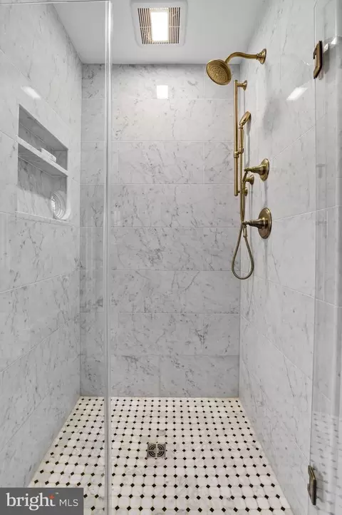 Bath - 54 Oakhill Dr, Lititz, PA 17543 photo 3 of 5