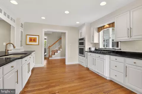 Kitchen - 54 Oakhill Dr, Lititz, PA 17543 photo 5 of 6