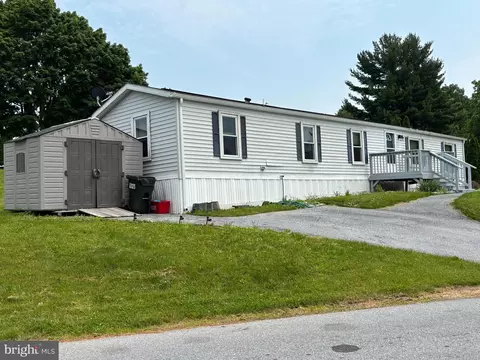 818 Wisteria Dr, Ephrata, PA 17522
