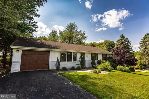 1208 May Post Office Rd, Quarryville, PA 17566