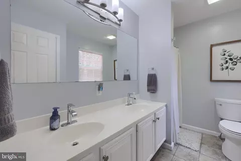 Bath - 51 Tupelo St, Lititz, PA 17543 photo 4 of 4