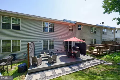Exterior - 51 Tupelo St, Lititz, PA 17543 photo 5 of 9