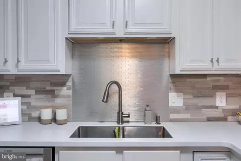 Kitchen - 51 Tupelo St, Lititz, PA 17543 photo 3 of 3