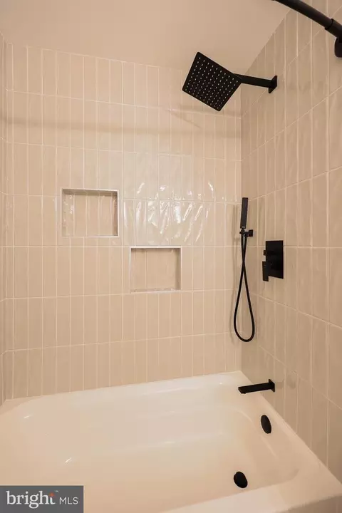 Bath - 51 Tupelo St, Lititz, PA 17543 photo 3 of 4