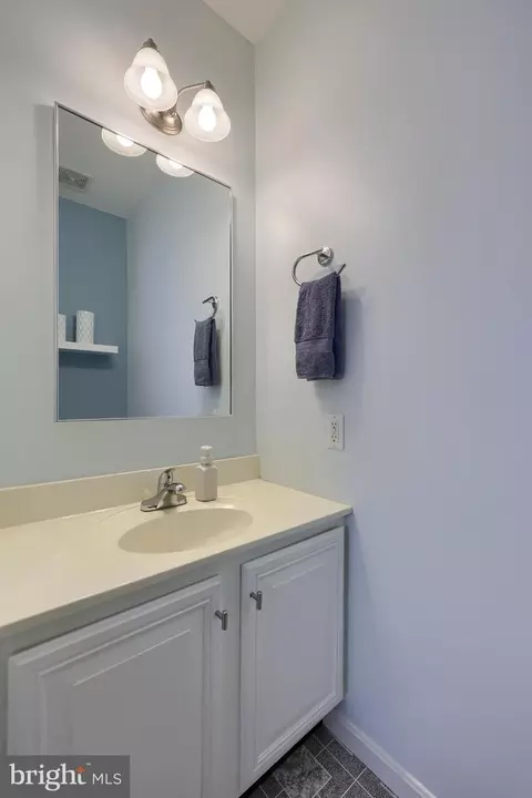 Bath - 51 Tupelo St, Lititz, PA 17543 photo 1 of 4