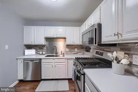 Kitchen - 51 Tupelo St, Lititz, PA 17543 photo 2 of 3