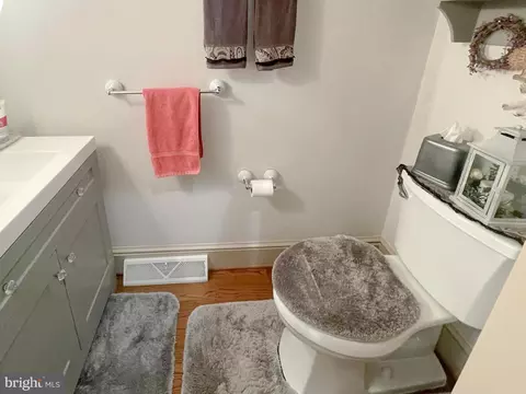 Bath - 57 Northview Rd, Lititz, PA 17543 photo 1 of 7