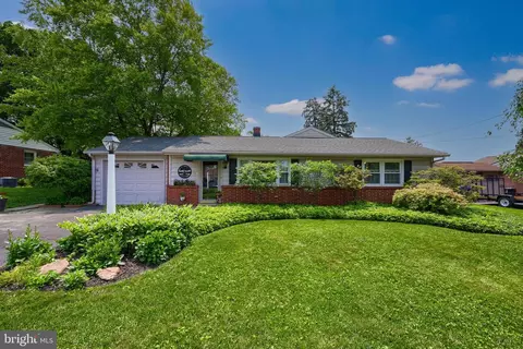 12 Casey Dr, Willow Street, PA 17584