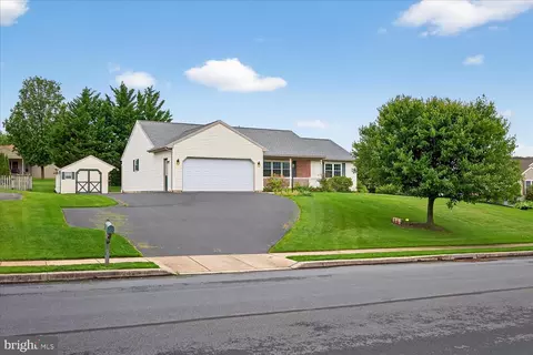 12 Rosemont Dr, Denver, PA 17517