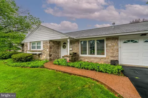 528 Bluebird Rd, Lititz, PA 17543 photo 3