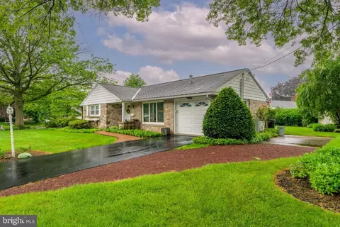 528 Bluebird Rd, Lititz, PA 17543 photo 2