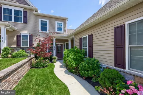 607 Blue Spruce Dr, Lititz, PA 17543