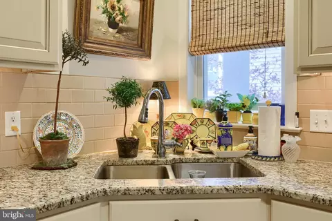 Kitchen - 607 Blue Spruce Dr, Lititz, PA 17543 photo 5 of 5