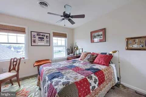 Bedroom - 607 Blue Spruce Dr, Lititz, PA 17543 photo 4 of 5