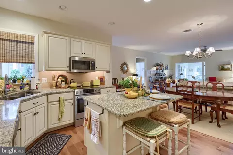 Kitchen - 607 Blue Spruce Dr, Lititz, PA 17543 photo 4 of 5