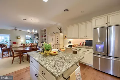 Kitchen - 607 Blue Spruce Dr, Lititz, PA 17543 photo 3 of 5