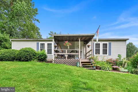 18 Marlin Dr, Stevens, PA 17578