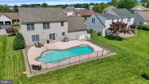 32 Duffield Dr, Lititz, PA 17543 photo 4