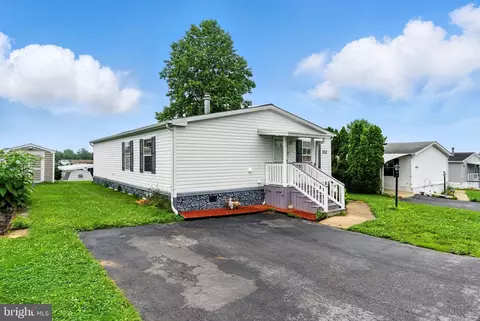 222 Longwood Ct W, Lancaster, PA 17603