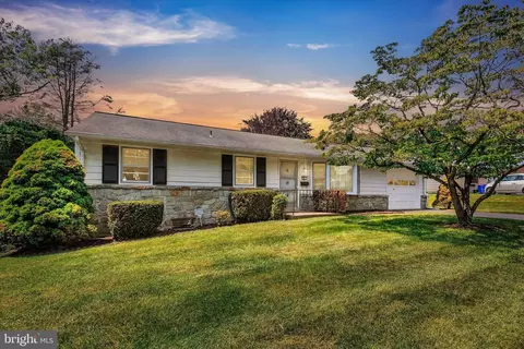 321 E Charlotte St, Millersville, PA 17551