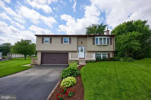412 Buttercup Dr, Ephrata, PA 17522