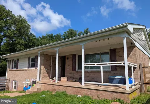 44 Chestnut St, Adamstown, PA 19501