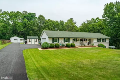 60 Fairland Rd, Manheim, PA 17545