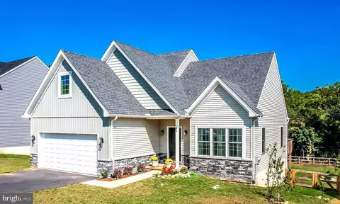 68 E Mohler Church Rd, Ephrata, PA 17522