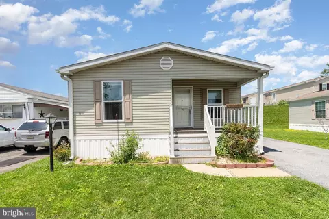 75 Ridgewood Mnr, Manheim, PA 17545