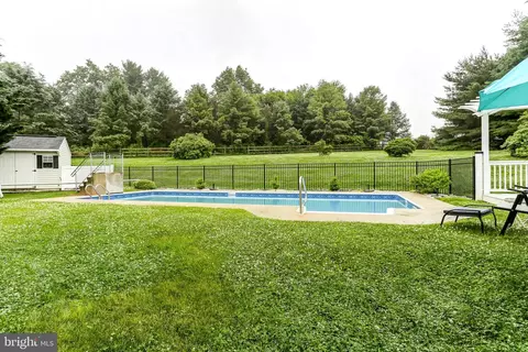 Exterior - 10 Elser Hill Rd, Lititz, PA 17543 photo 8 of 18