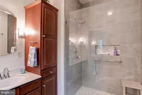 Bath - 10 Elser Hill Rd, Lititz, PA 17543 photo 4 of 5