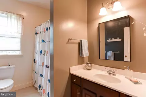 Bath - 10 Elser Hill Rd, Lititz, PA 17543 photo 5 of 5