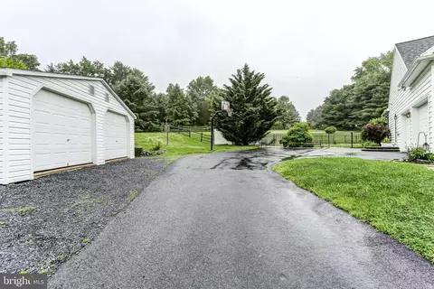 Exterior - 10 Elser Hill Rd, Lititz, PA 17543 photo 15 of 18
