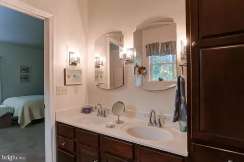 Bath - 10 Elser Hill Rd, Lititz, PA 17543 photo 3 of 5