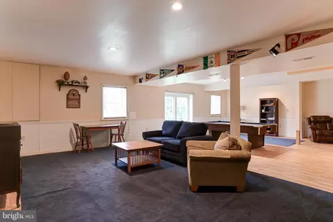 Living - 10 Elser Hill Rd, Lititz, PA 17543 photo 2 of 3