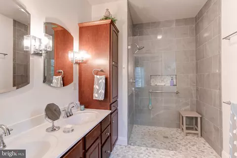 Bath - 10 Elser Hill Rd, Lititz, PA 17543 photo 1 of 5
