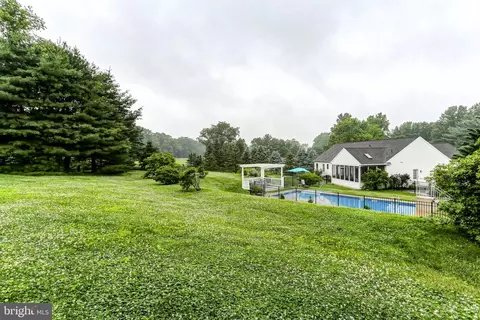 Exterior - 10 Elser Hill Rd, Lititz, PA 17543 photo 9 of 18