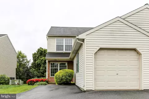 352 Deerfield Dr, Mount Joy, PA 17552